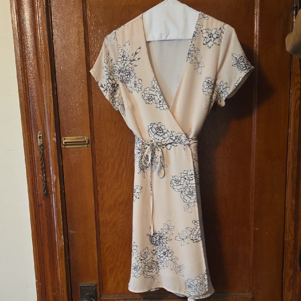 Lush Cream Floral Wrap Robe